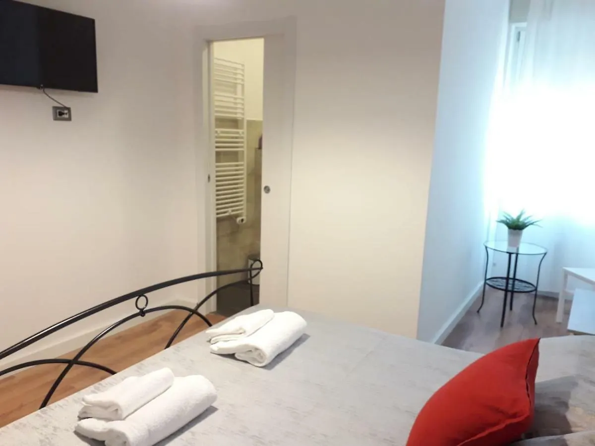 Couette-café Bed and Breakfast Es - Essential Solution & Emotion Stories à Vérone Italie