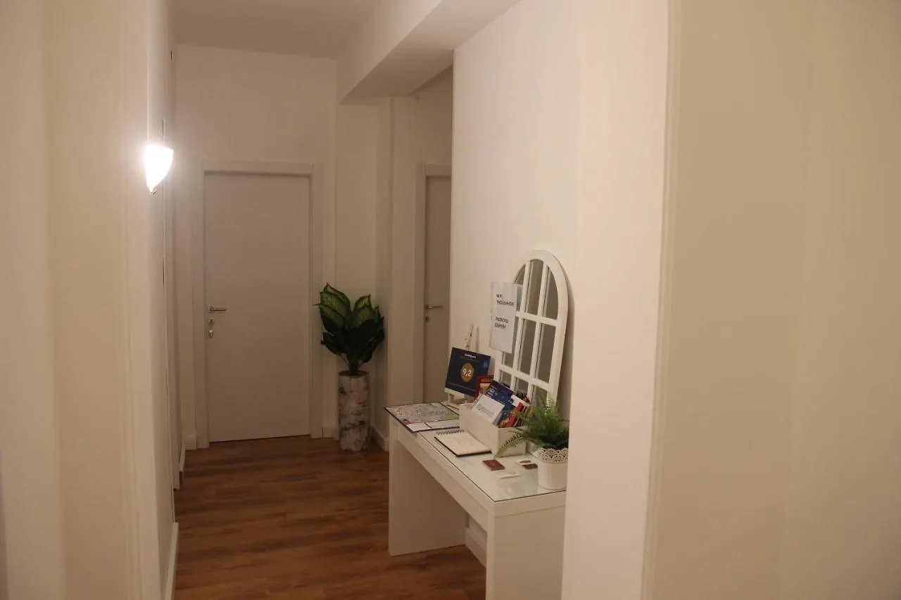 Bed and Breakfast Es - Essential Solution & Emotion Stories Верона Отель типа 