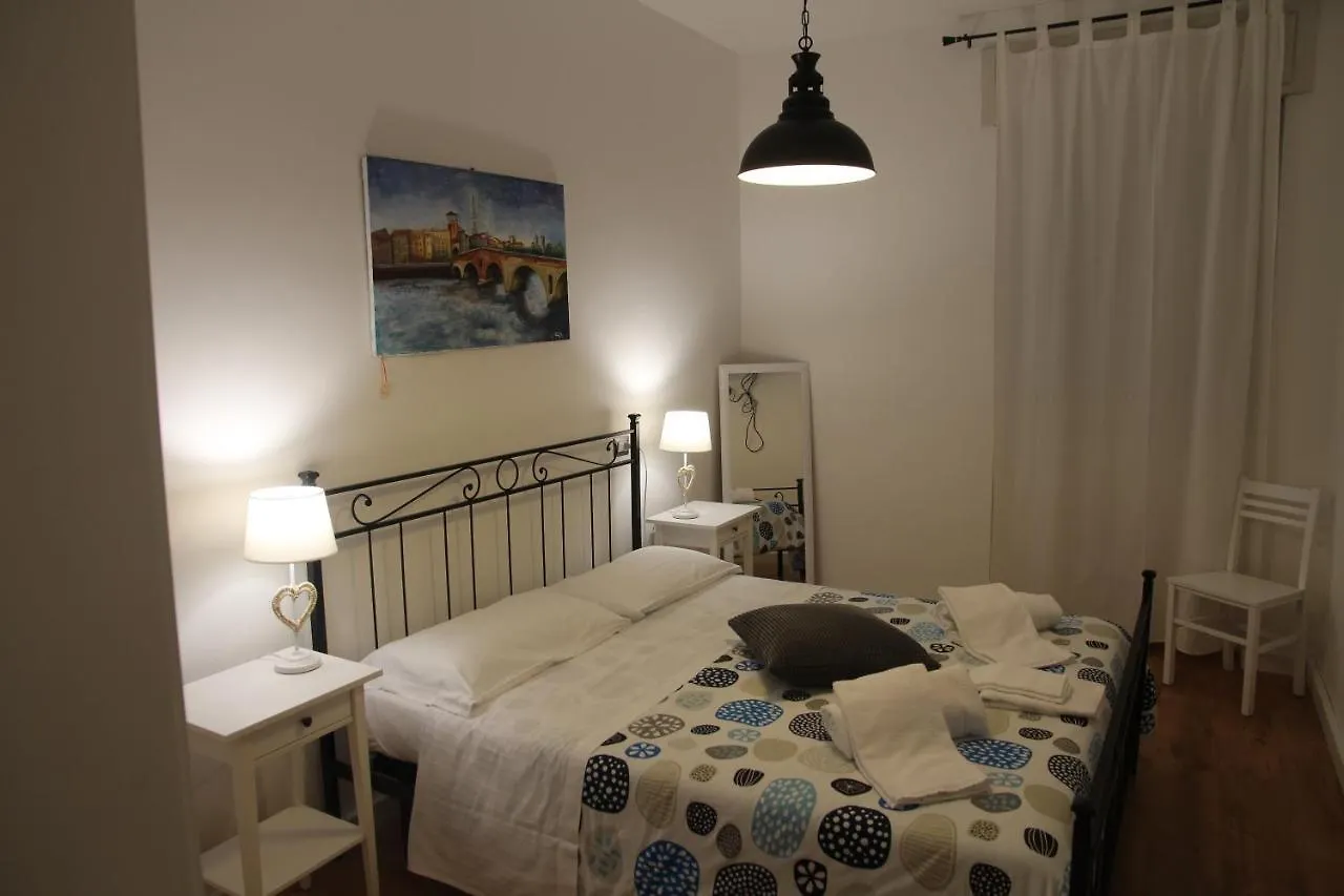 Bed and Breakfast Es - Essential Solution & Emotion Stories Верона Отель типа 