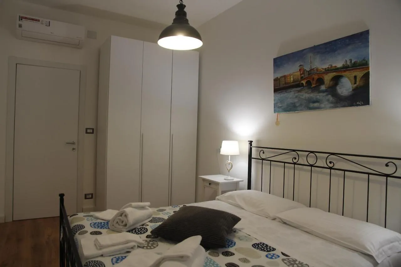 Bed and Breakfast Es - Essential Solution & Emotion Stories Верона Италия